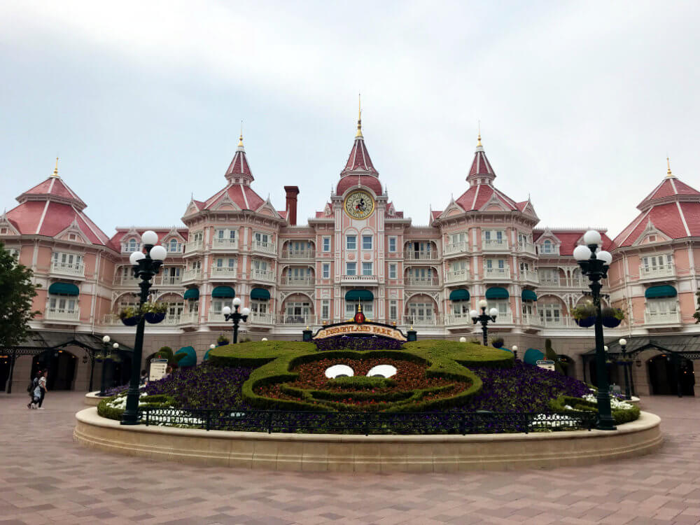 Disneyland Hotel - Disneyland Paris מלונות בדיסנילנד פריז