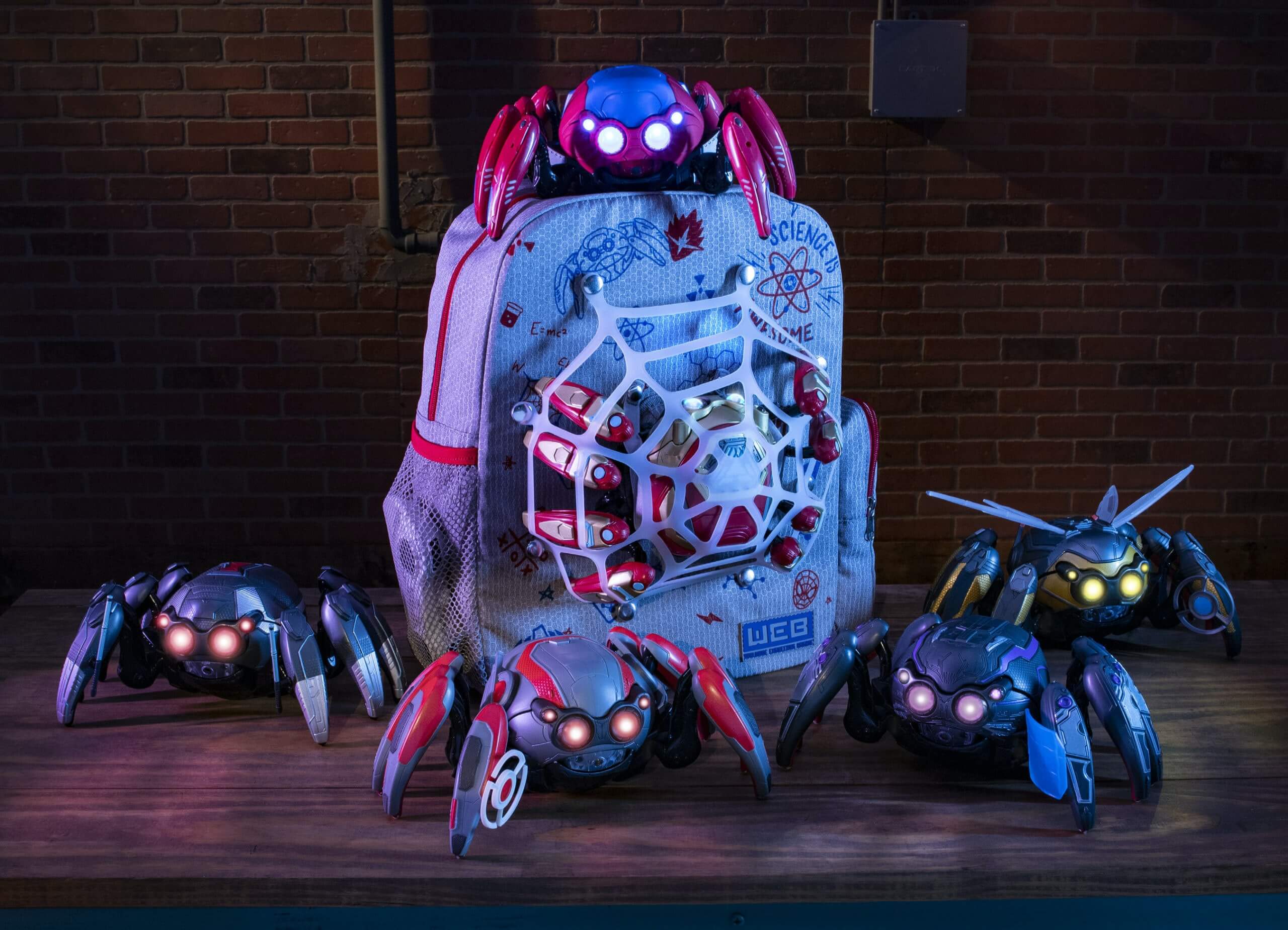 רובוטי עכביש ומרצ'נדייז קמפוס הנוקמים דיסנילנד